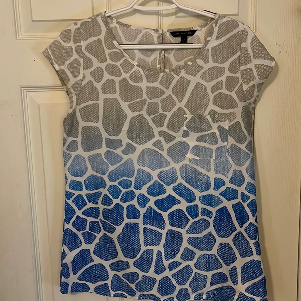Banana republic women’s blouse with adorable print